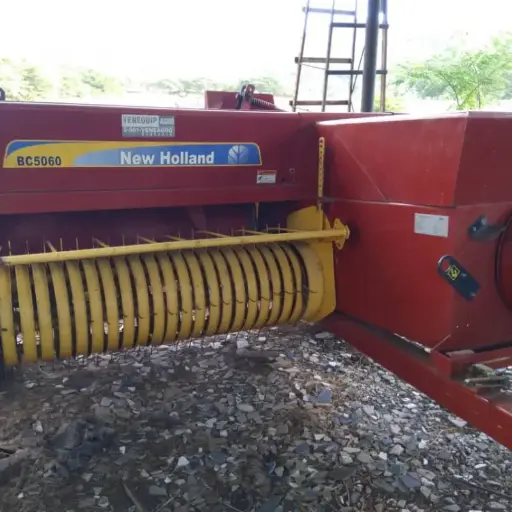 Empacadora de pacas cuadradas NEW HOLLAND BC5060